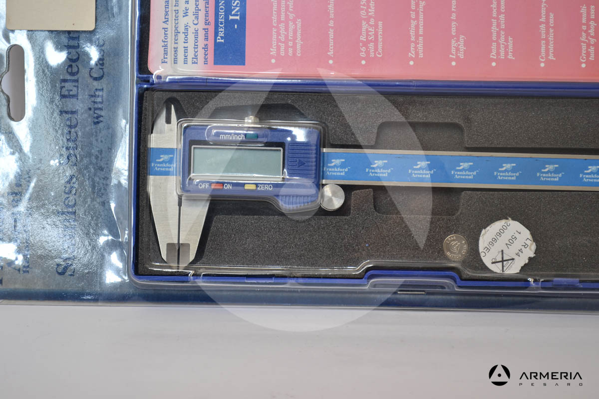Calibro digitale Frankford Arsenal 672-060 per misurazioni mm - inch dettaglio