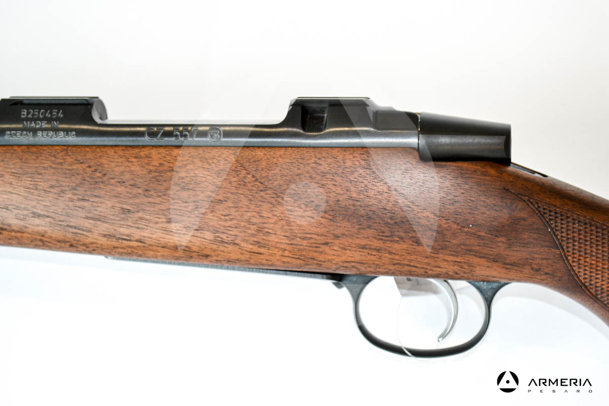 Carabina Bolt Action CZ modello 557 Lux calibro 270 Winchester macro Carabina Bolt Action CZ modello 557 Lux calibro 270 Winchester macro