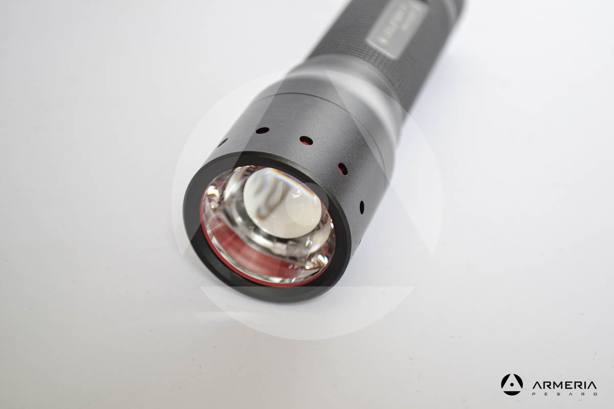 Pila torcia Led Lenser P7 - 450 lumen modello