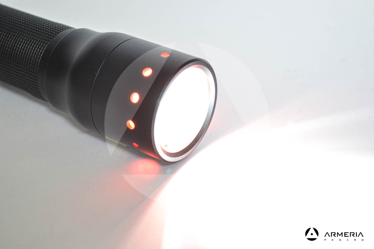Pila torcia Led Lenser P7 - 450 lumen luce