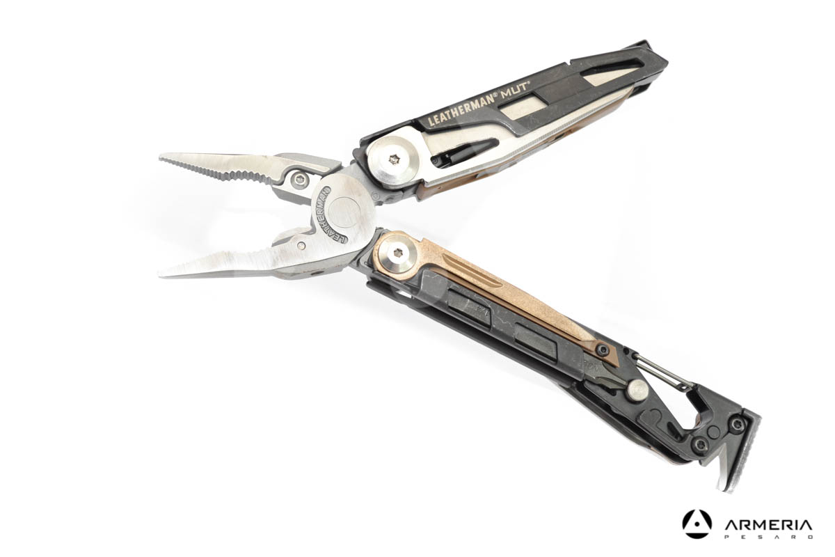 Pinza multiuso Leatherman Mut in acciaio aperte