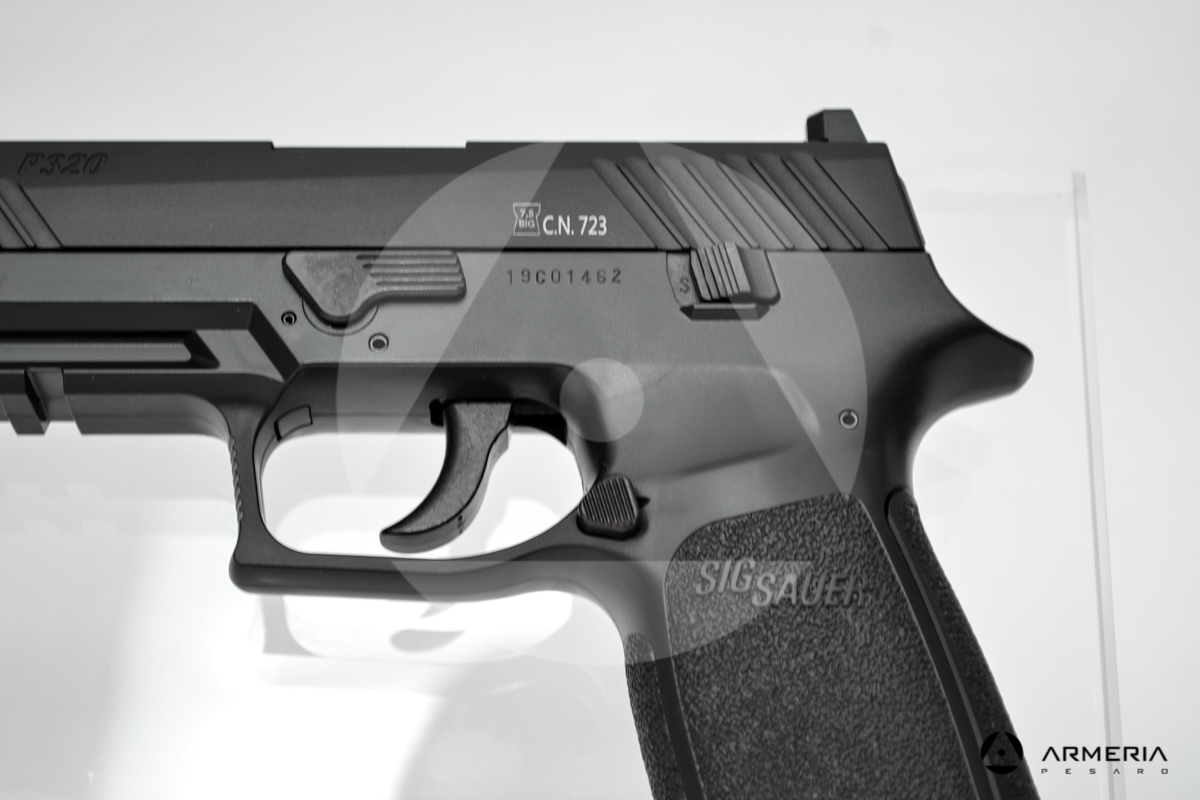 Pistola semiautomatica CO2 Sig Sauer modello Air P320 calibro 4.5 black macro