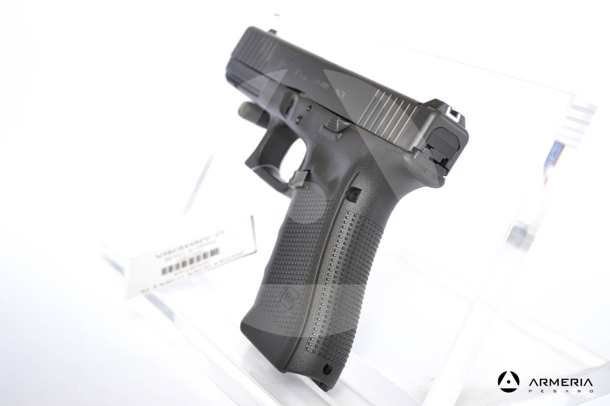 Pistola semiautomatica Glock modello 17FS Gem 4 calibro 9x21 con 2 caricatori canna 5 Sportiva calcio retro Pistola semiautomatica Glock modello 17FS Gem 4 calibro 9x21 con 2 caricatori canna 5 Sportiva calcio retro