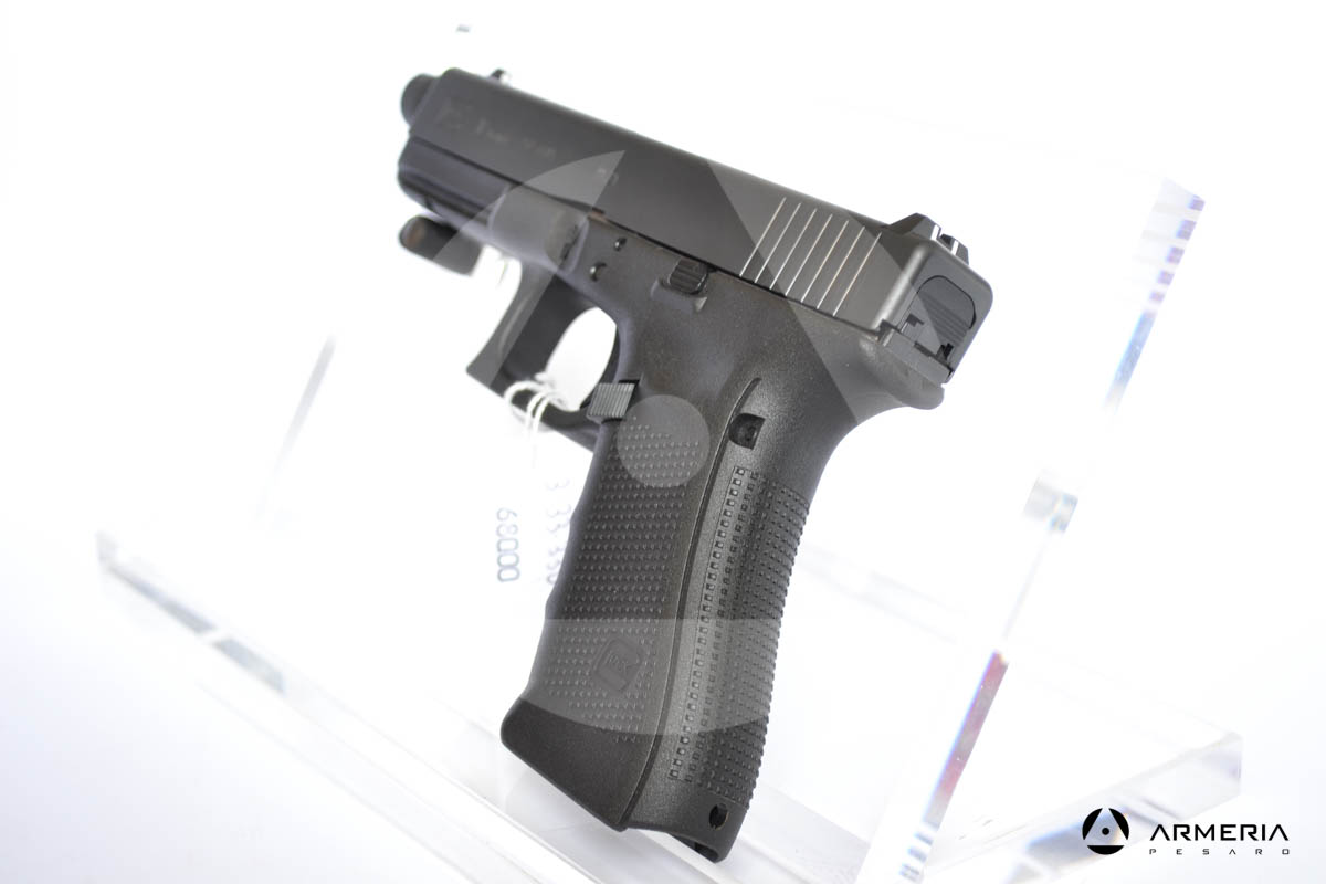 Pistola semiautomatica Glock modello 17FTO Gem 4 calibro 9x21 con 2 caricatori canna 5 Sportiva calcio Pistola semiautomatica Glock modello 17FTO Gem 4 calibro 9x21 con 2 caricatori canna 5 Sportiva calcio