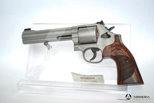 Revolver Smith & Wesson modello 686 international canna 6" calibro 357 Magnum lato