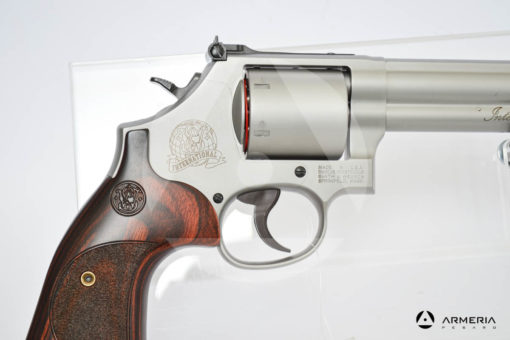 Revolver Smith & Wesson modello 686 international canna 6" calibro 357 Magnum macro
