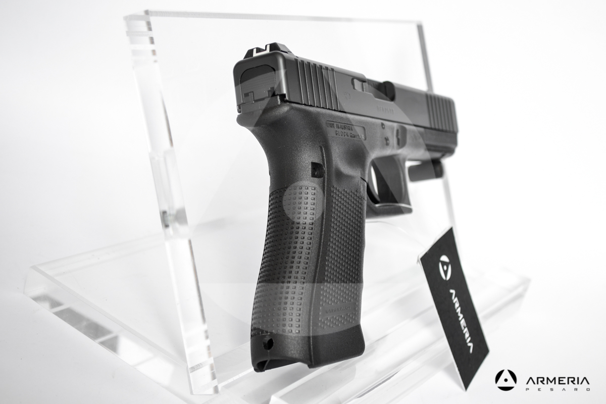 Pistola semiautomatica Glock modello 17 FS Gen 4 calibro 9x21 canna 5 retro Pistola semiautomatica Glock modello 17 FS Gen 4 calibro 9x21 canna 5 retro