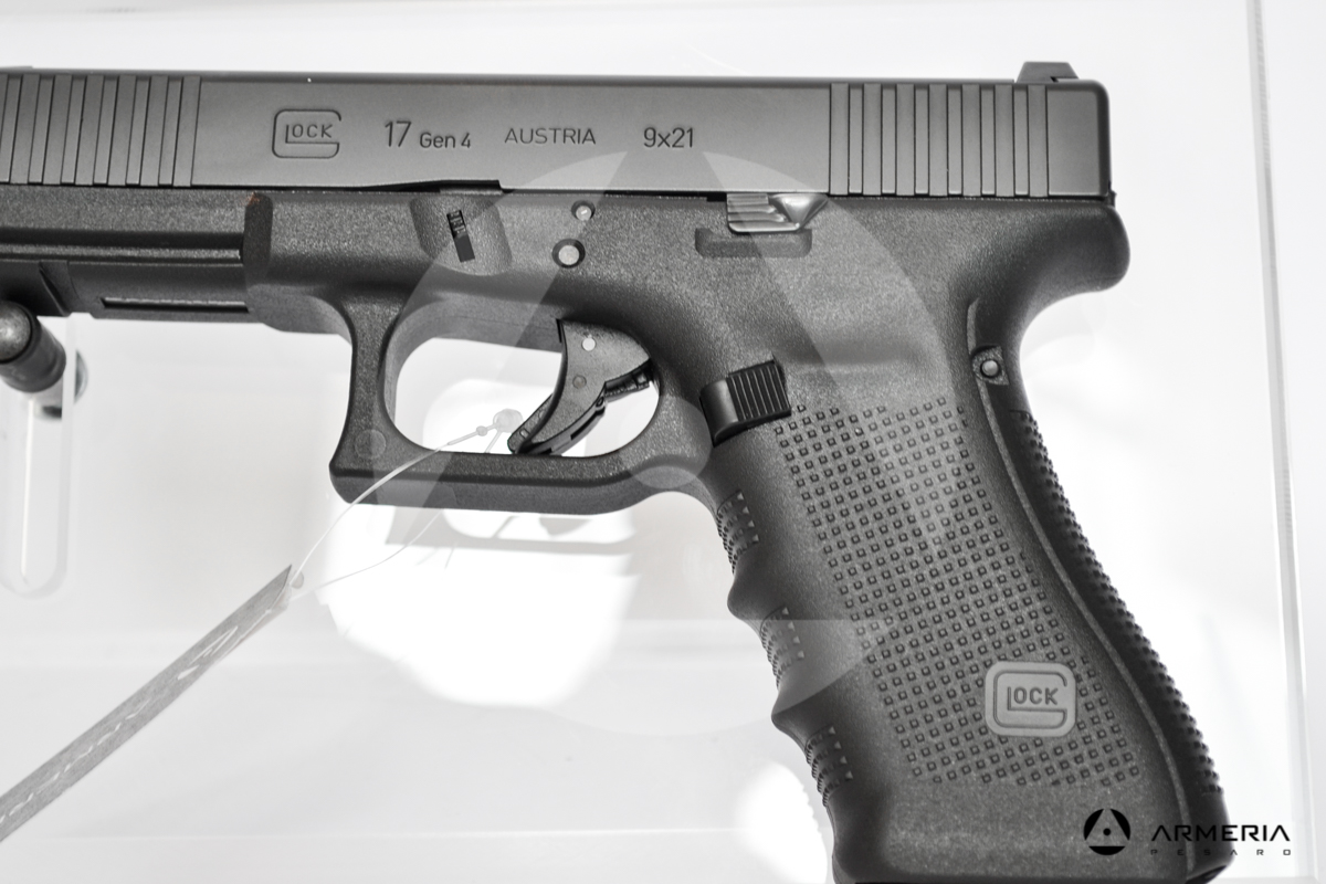 Pistola semiautomatica Glock modello 17 FS Gen 4 calibro 9x21 canna5 macro Pistola semiautomatica Glock modello 17 FS Gen 4 calibro 9x21 canna5 macro