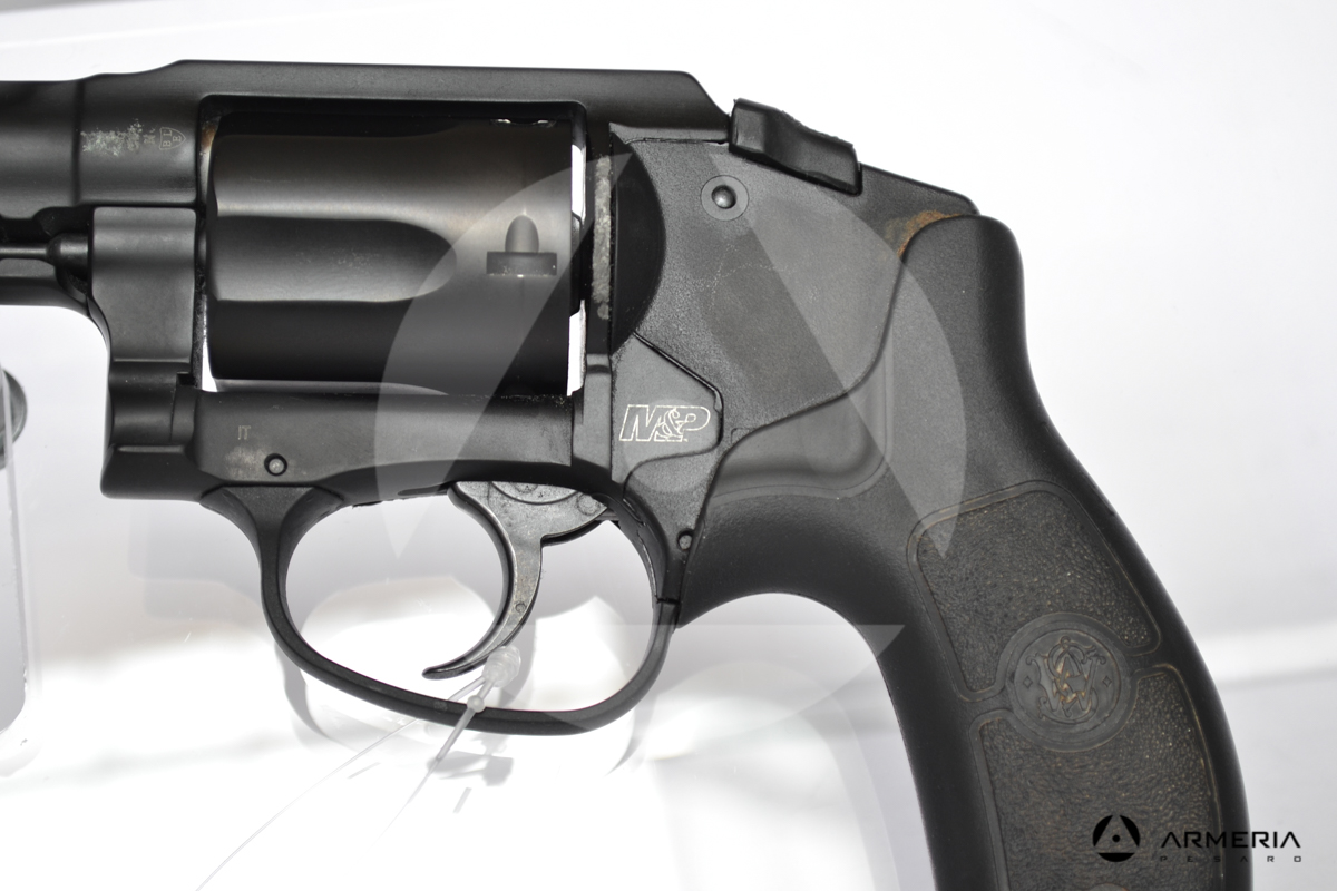 Revolver Smith & Wesson modello Bodyguard canna 2 calibro 38 Special macro Revolver Smith & Wesson modello Bodyguard canna 2 calibro 38 Special macro