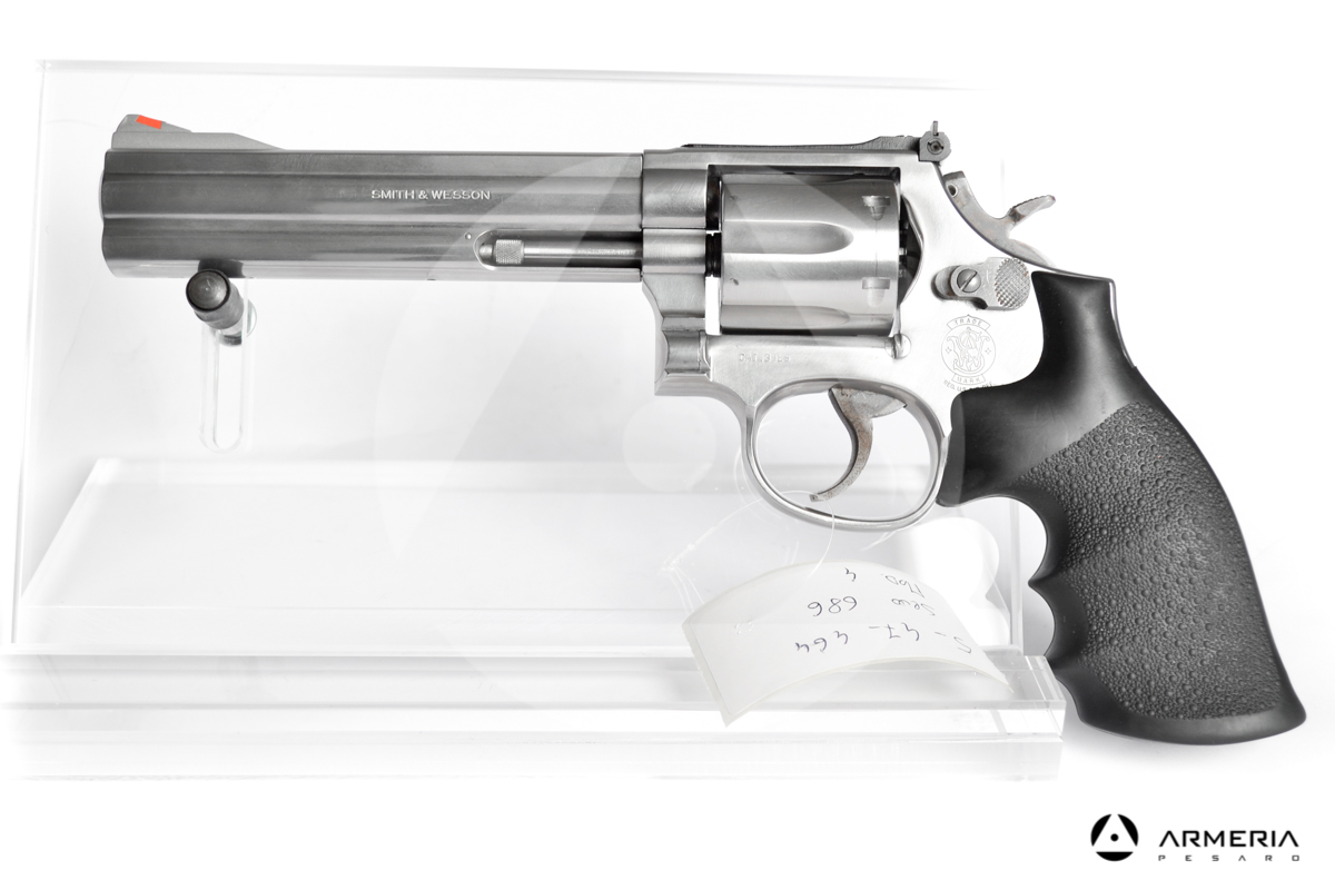 Revolver Smith & Wesson modello 686-4 Inox canna 6 calibro 357 Magnum