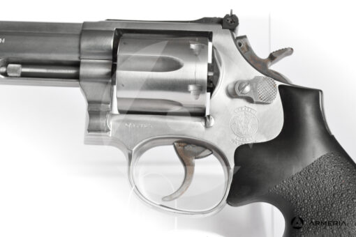 Revolver Smith & Wesson modello 686-4 Inox canna 6 calibro 357 Magnum macro