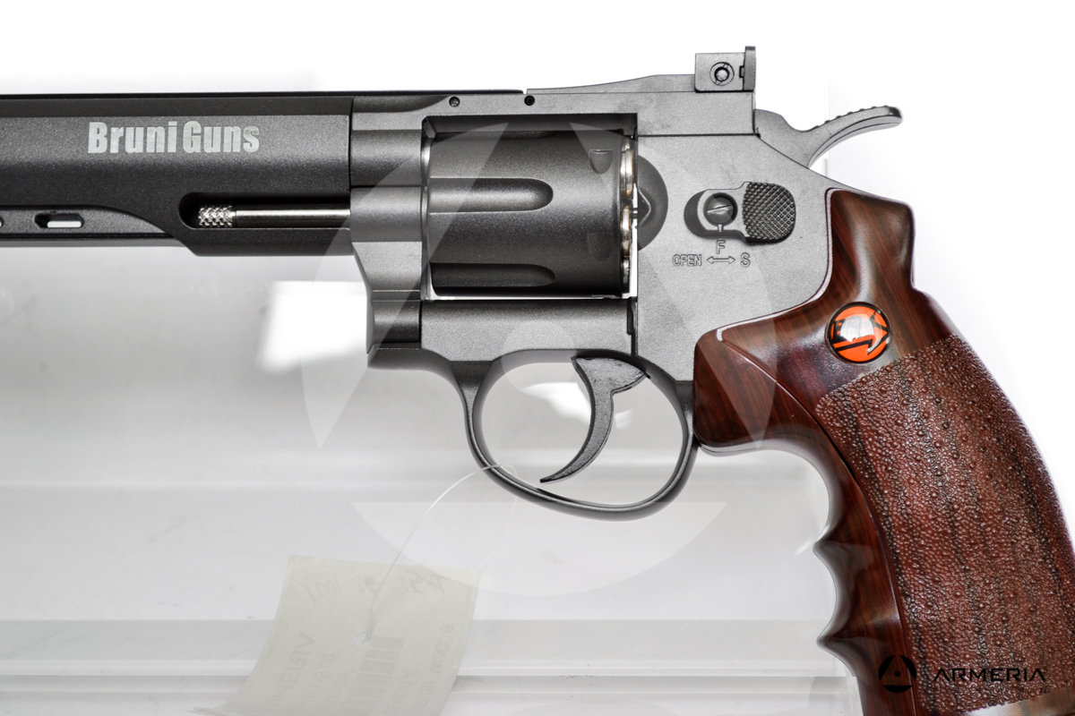 Revolver Bruni modello Super sport 702 calibro 4.5 CO2 libera vendita macro Revolver Bruni modello Super sport 702 calibro 4.5 CO2 libera vendita macro