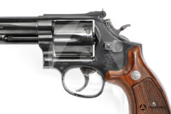 Revolver Smith & Wesson modello 586-3 Brunito canna 6 calibro 357 Magnum macro