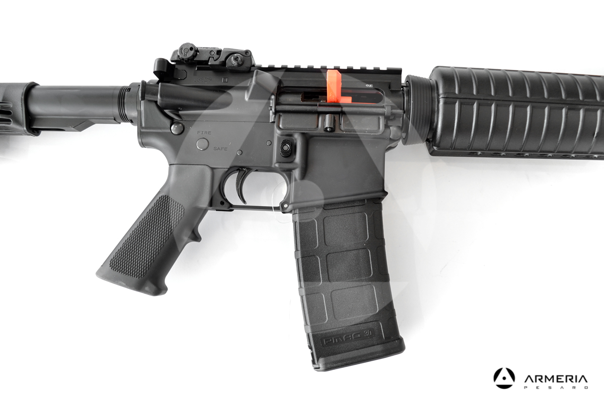 Carabina semiautomatica Colt modello Defense AR15-M4 calibro 223 Remington caricatore Carabina semiautomatica Colt modello Defense AR15-M4 calibro 223 Remington caricatore