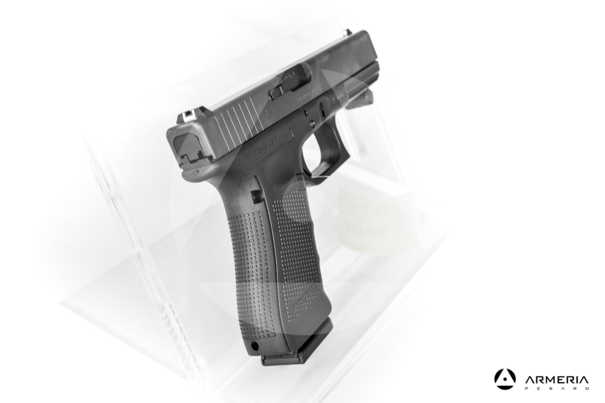 Pistola semiautomatica Glock modello 17 Gen 4 calibro 9x21 canna 5" calcio Pistola semiautomatica Glock modello 17 Gen 4 calibro 9x21 canna 5" calcio