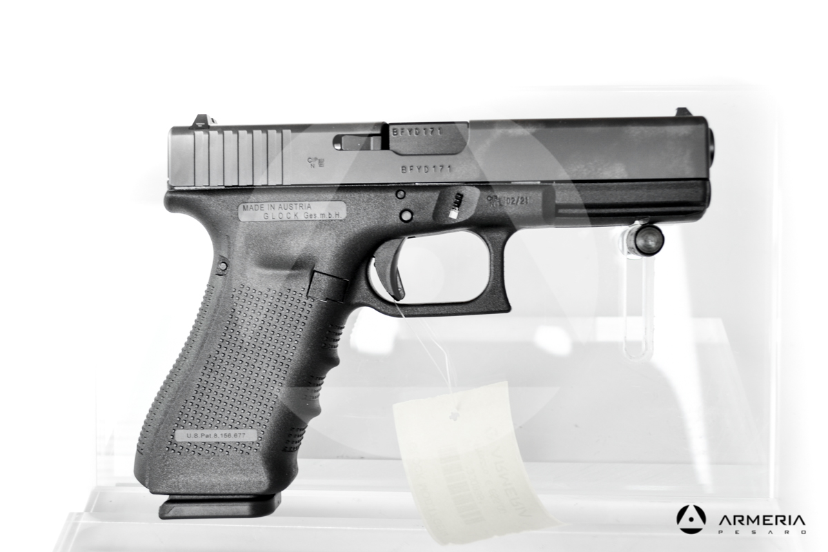 Pistola semiautomatica Glock modello 17 Gen 4 calibro 9x21 canna 5" lato Pistola semiautomatica Glock modello 17 Gen 4 calibro 9x21 canna 5" lato