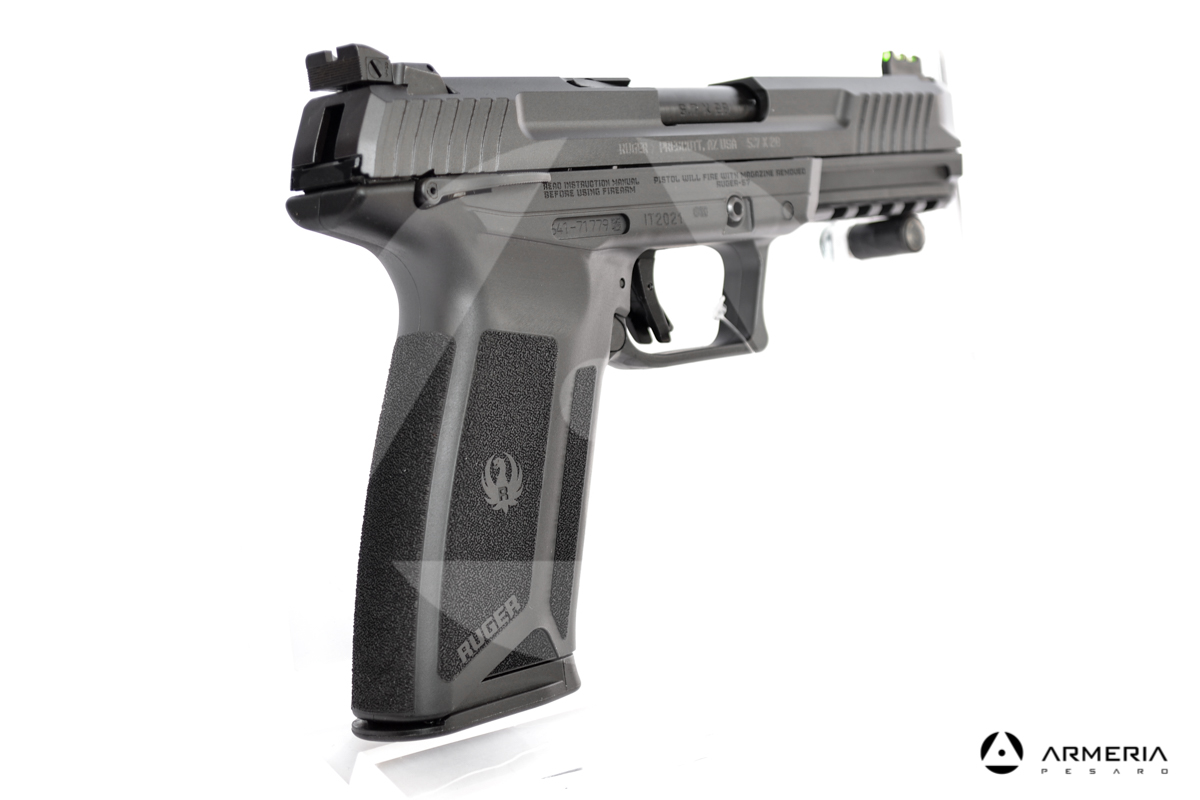 Pistola semiautomatica Ruger modello 57 calibro 5.7x28 canna 5" calcio Pistola semiautomatica Ruger modello 57 calibro 5.7x28 canna 5" calcio