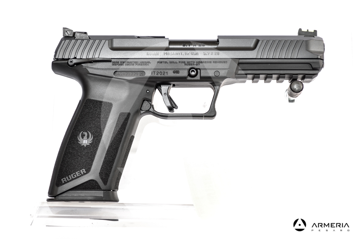 Pistola semiautomatica Ruger modello 57 calibro 5.7x28 canna 5" lato Pistola semiautomatica Ruger modello 57 calibro 5.7x28 canna 5" lato