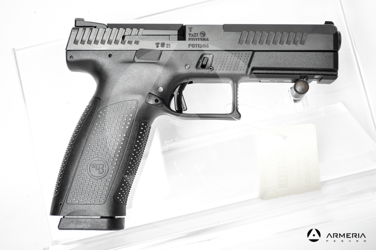 Pistola semiautomatica CZ modello P10F calibro 9x21 canna 5 Comune lato Pistola semiautomatica CZ modello P10F calibro 9x21 canna 5 Comune lato