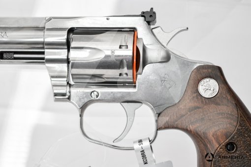 Revolver Colt modello King Cobra canna 4" calibro 357 Magnum macro Revolver Colt modello King Cobra canna 4" calibro 357 Magnum macro