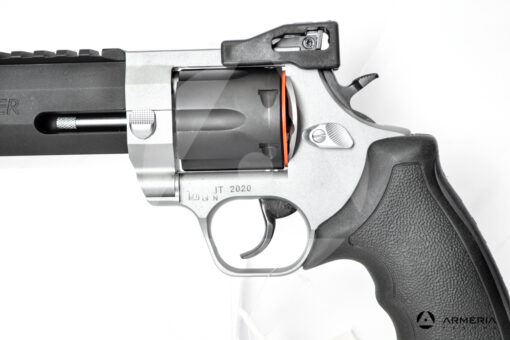 Revolver Taurus modello Racing Hunter canna 8.37 calibro 44 Remington Magnum bicolore macro