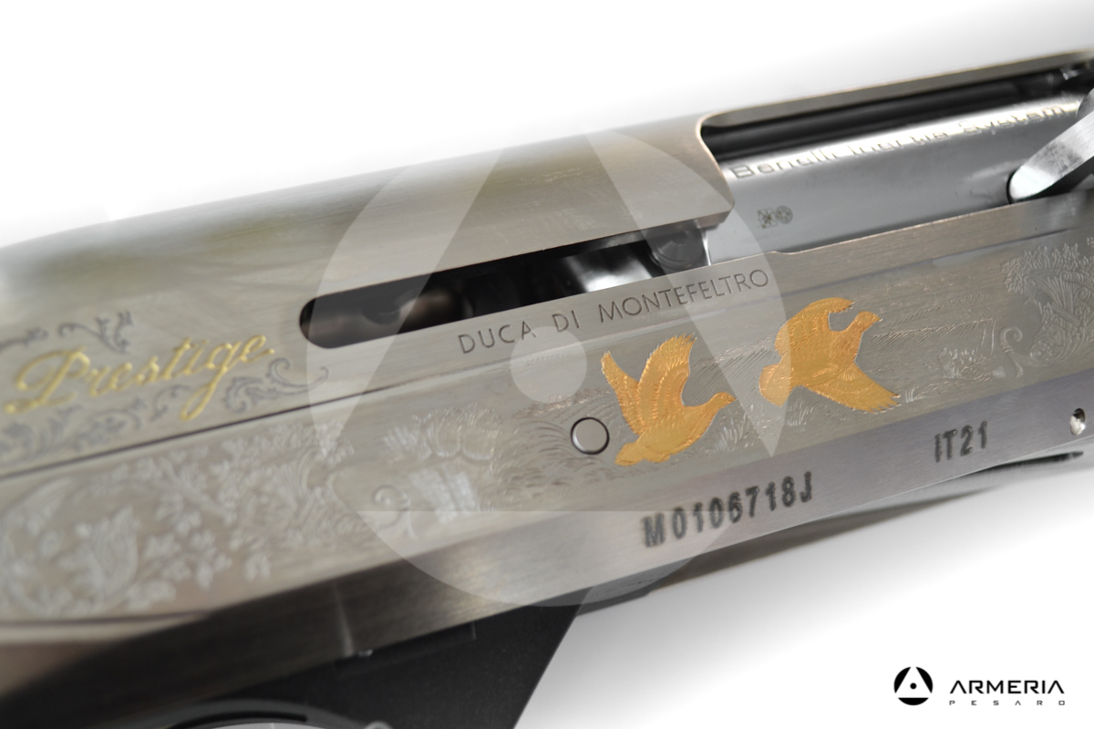 Fucile semiautomatico Benelli modello Prestige Duca di Montefeltro calibro 12 scena Fucile semiautomatico Benelli modello Prestige Duca di Montefeltro calibro 12 scena