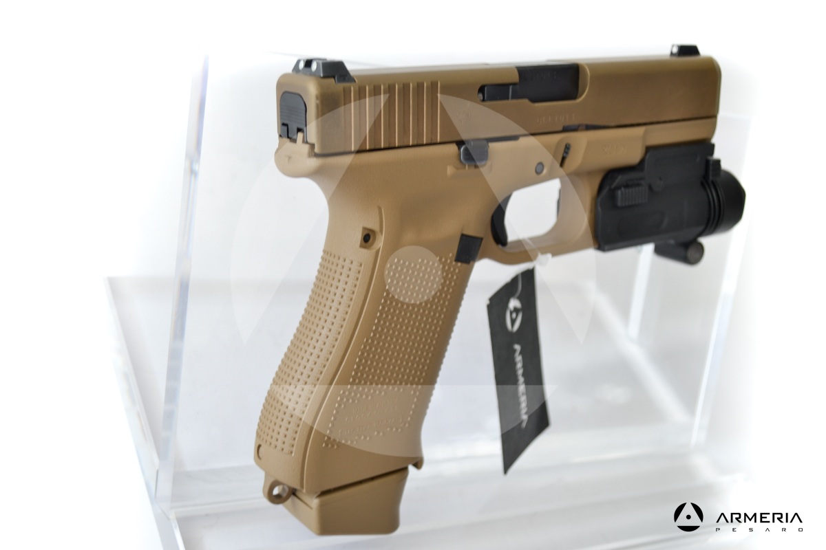 Pistola semiautomatica Glock modello 19X FDE calibro 9x21 canna 4 + torcia calcio Pistola semiautomatica Glock modello 19X FDE calibro 9x21 canna 4 + torcia calcio