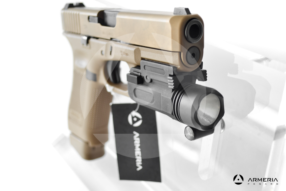 Pistola semiautomatica Glock modello 19X FDE calibro 9x21 canna 4 + torcia mirino Pistola semiautomatica Glock modello 19X FDE calibro 9x21 canna 4 + torcia mirino