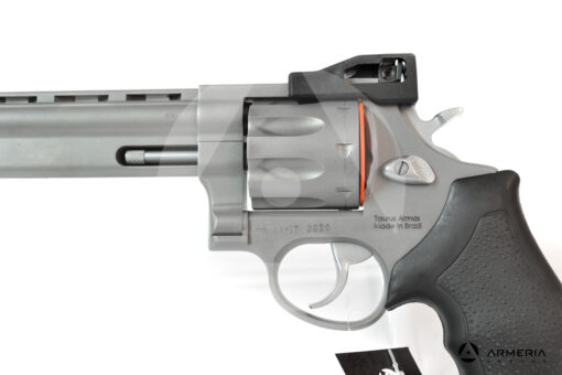 Revolver Taurus modello Classic 608 canna 6.5" calibro 357 Remington Magnum macro