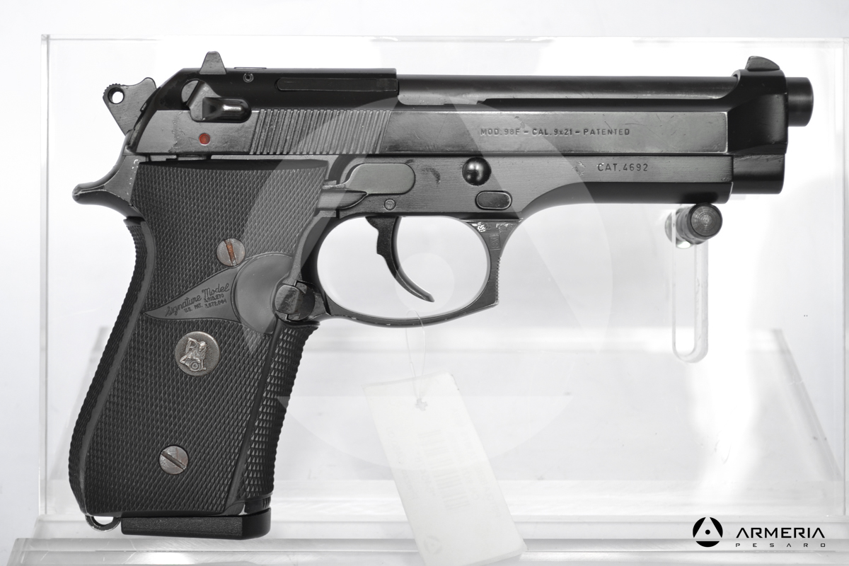 Pistola semiautomatica Beretta modello 98 FS calibro 9x21 canna 5 lato Pistola semiautomatica Beretta modello 98 FS calibro 9x21 canna 5 lato