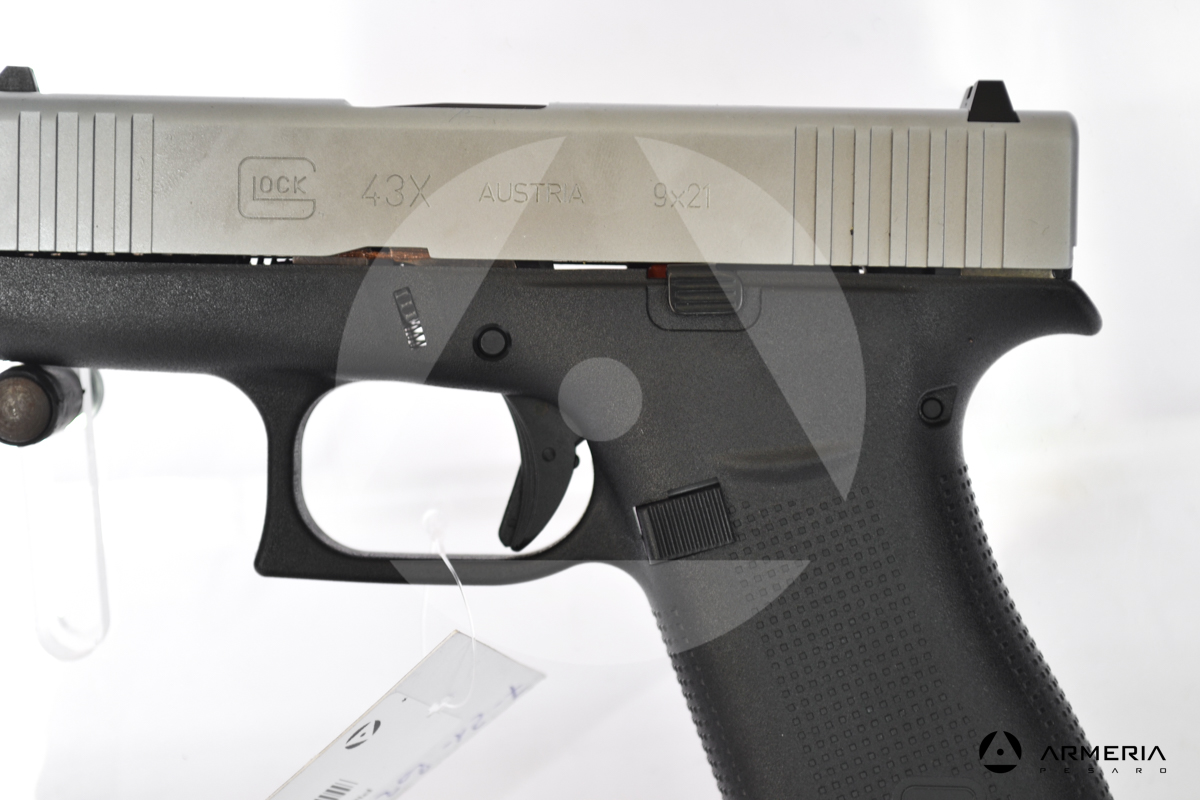 Pistola semiautomatica Glock modello 43X calibro 9x21 canna 3.2 Comune macro Pistola semiautomatica Glock modello 43X calibro 9x21 canna 3.2 Comune macro