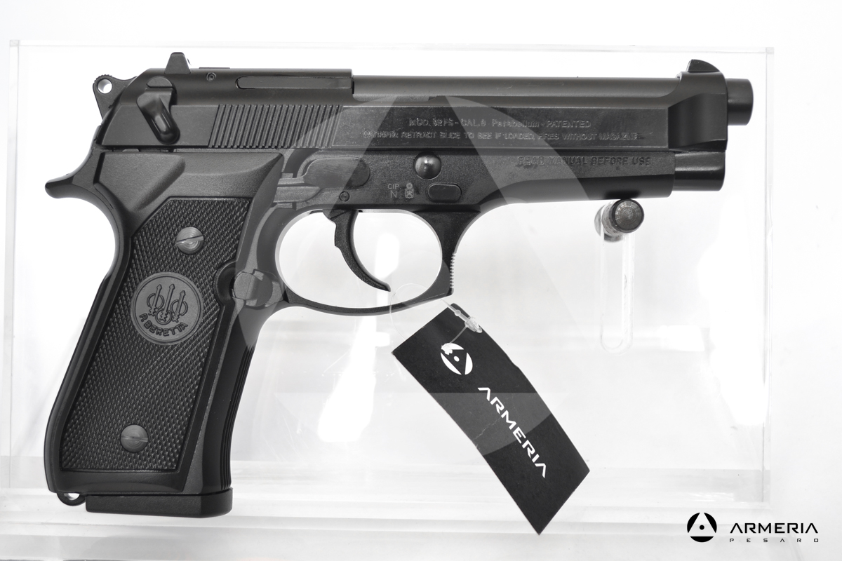 Pistola semiautomatica Beretta modello 92 FS calibro 9x19 canna 5 lato Pistola semiautomatica Beretta modello 92 FS calibro 9x19 canna 5 lato