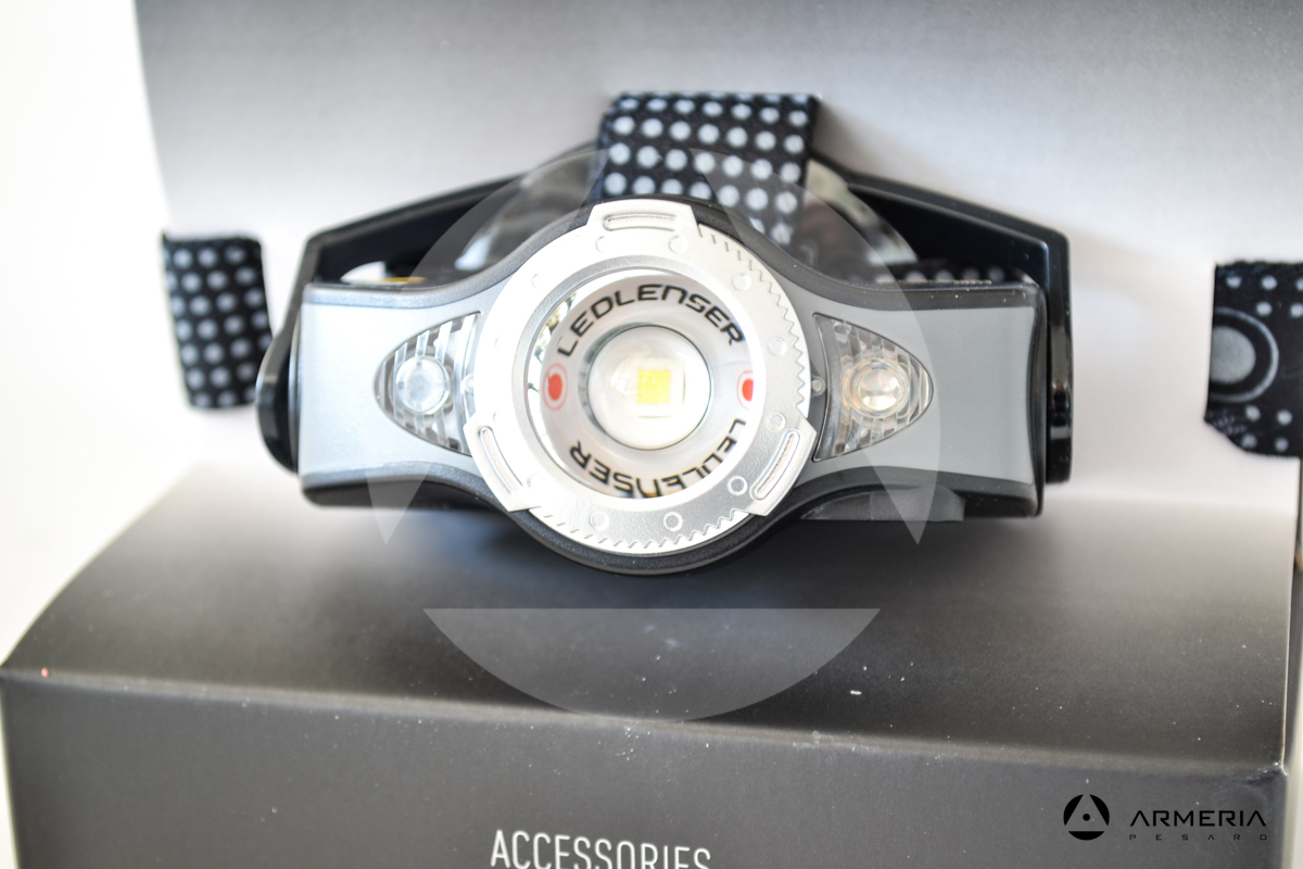 Faro da testa Torcia frontale Led Lenser MH11 ricaricabile bluetooth macro