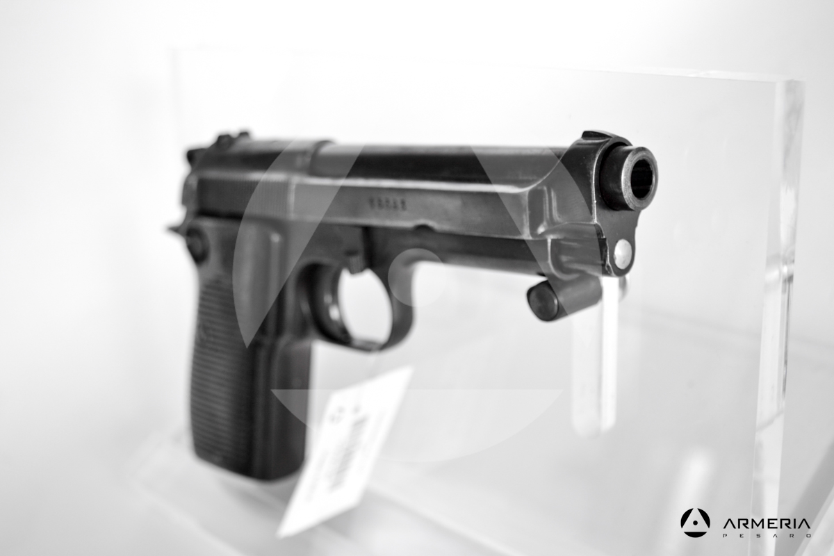 Pistola semiautomatica Beretta modello 51 calibro 9x21 canna 5 - Ex Forze dell'ordine mirino Pistola semiautomatica Beretta modello 51 calibro 9x21 canna 5 - Ex Forze dell'ordine mirino