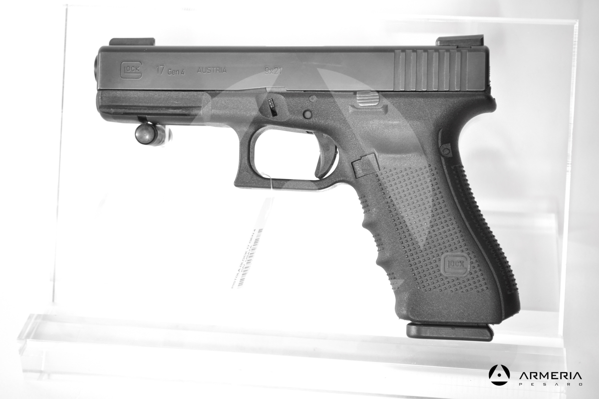 Pistola semiautomatica Glock modello 17 Gen 4 calibro 9x21 canna 4 con mirino Pistola semiautomatica Glock modello 17 Gen 4 calibro 9x21 canna 4 con mirino