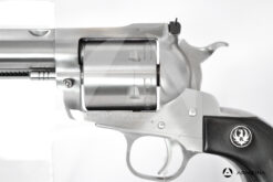 Revolver Ruger modello Super Blackhawk calibro 44 Magnum canna 7.5Revolver Ruger modello Super Blackhawk calibro 44 Magnum canna 7.5 macro