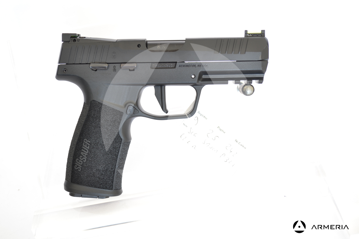 Pistola semiautomatica Sig Sauer modello P322 calibro 22LR Canna 4 lato Pistola semiautomatica Sig Sauer modello P322 calibro 22LR Canna 4 lato