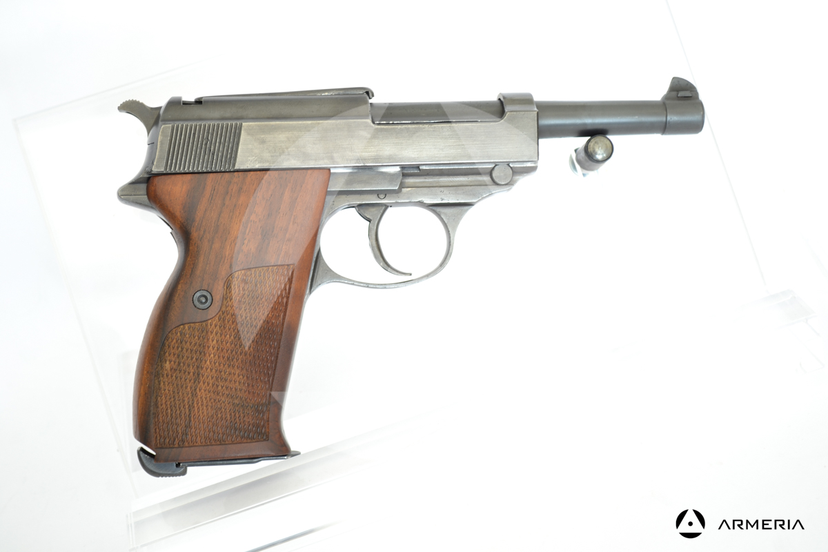 Pistola semiautomatica Walther modello P38 calibro 7.65 e 9x21 (doppia canna) lato Pistola semiautomatica Walther modello P38 calibro 7.65 e 9x21 (doppia canna) lato